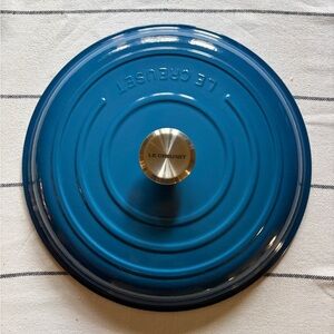 Le Creuset Marseille Blue #32 Cast Iron Lid
